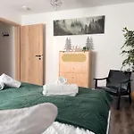 Balkon Mit Schwarzwaldblick, Hunde Frei, Tischfussball, Parkplatz, Familienfreundlich *
