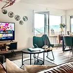 Balkon Mit Schwarzwaldblick, Hunde Frei, Tischfussball, Parkplatz, Familienfreundlich 蒂蒂湖-新城