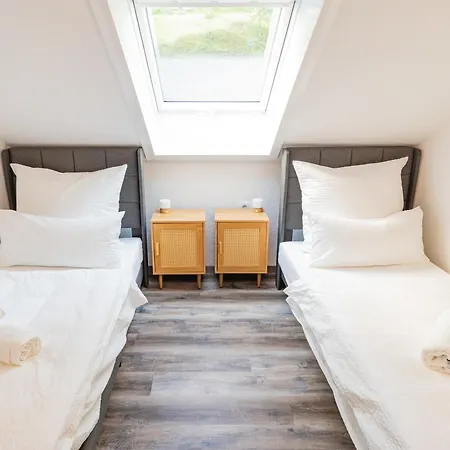 Mariposa Stays, Seenaehe, Balkon, Tischfussball & Parken Titisee-Neustadt