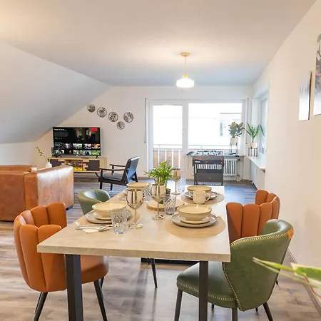 Mariposa Stays, Seenaehe, Balkon, Tischfussball & Parken * Titisee-Neustadt