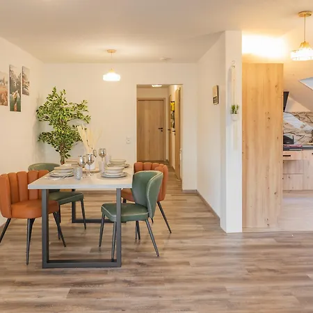 Apartment Mariposa Stays, Seenaehe, Balkon, Tischfussball & Parken *