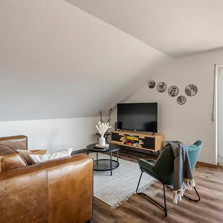 Mariposa Stays, Seenaehe, Balkon, Tischfussball & Parken Apartment