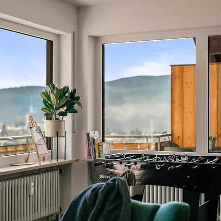Mariposa Stays, Seenaehe, Balkon, Tischfussball & Parken Titisee-Neustadt