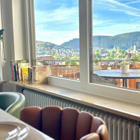 Apartment Mariposa Stays, Seenaehe, Balkon, Tischfussball & Parken Titisee-Neustadt