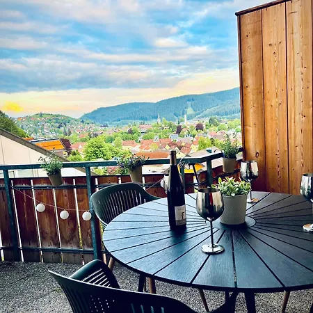 Mariposa Stays, Seenaehe, Balkon, Tischfussball & Parken Apartment