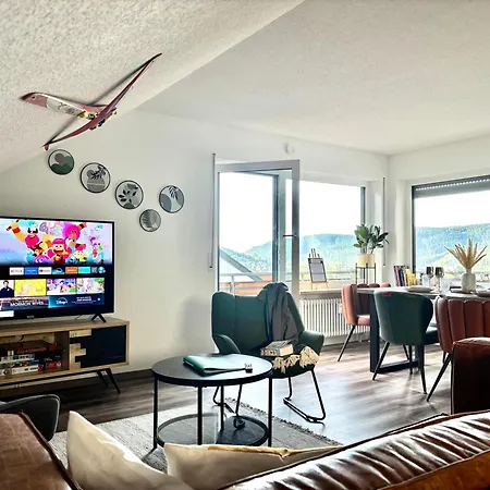 Apartment Mariposa Stays, Seenaehe, Balkon, Tischfussball & Parken Titisee-Neustadt