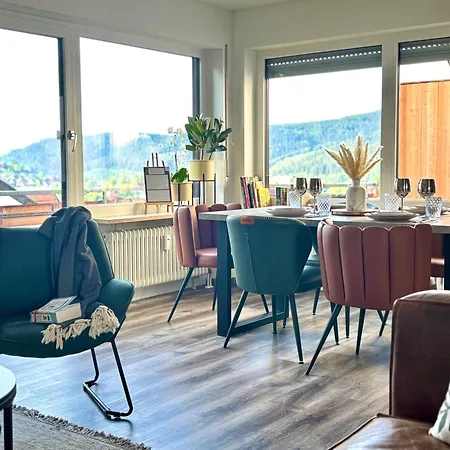 Mariposa Stays, Seenaehe, Balkon, Tischfussball & Parken Titisee-Neustadt