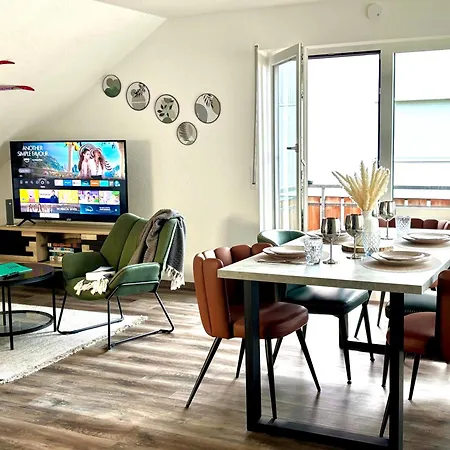 Mariposa Stays, Seenaehe, Balkon, Tischfussball & Parken * Titisee-Neustadt