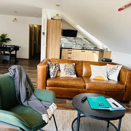 Mariposa Stays, Seenaehe, Balkon, Tischfussball & Parken Apartment