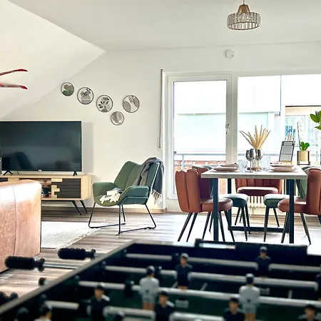 Apartment Mariposa Stays, Seenaehe, Balkon, Tischfussball & Parken *