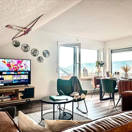 Apartment Mariposa Stays, Seenaehe, Balkon, Tischfussball & Parken