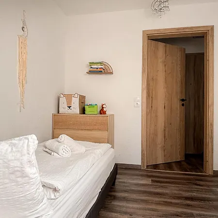 Balkon Mit Schwarzwaldblick, Hunde Frei, Tischfussball, Parkplatz, Familienfreundlich 蒂蒂湖-新城