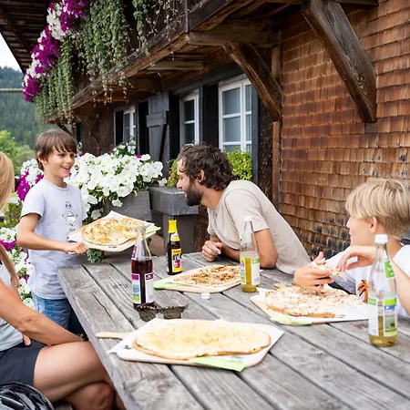 Balkon Mit Schwarzwaldblick, Hunde Frei, Tischfussball, Parkplatz, Familienfreundlich ティティゼー・ノイシュタット